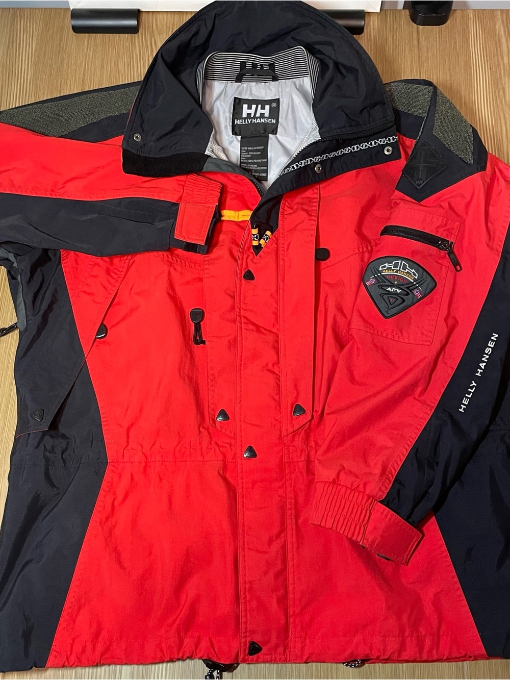 Vintage 90s Helly Hansen Equipe APV Ski Jacket Men's L Red Black Waterproof